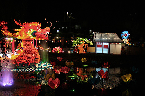 Pendant la période Kaiyuan de la Dynastie Tang, les gens fabriquaient des lanternes en forme de dragon pour célébrer la paix et la prospérité. (ocad123/Flickr)